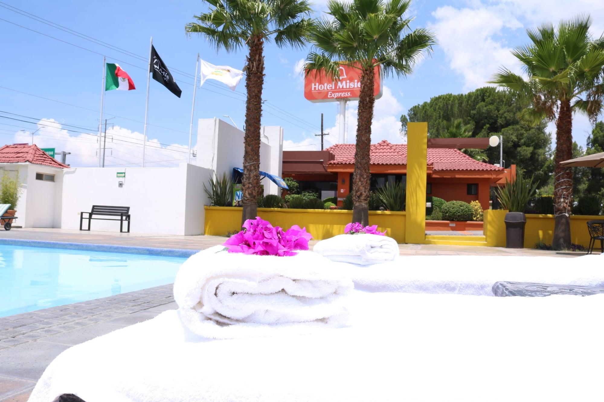 Mision Express Saltillo Exterior photo