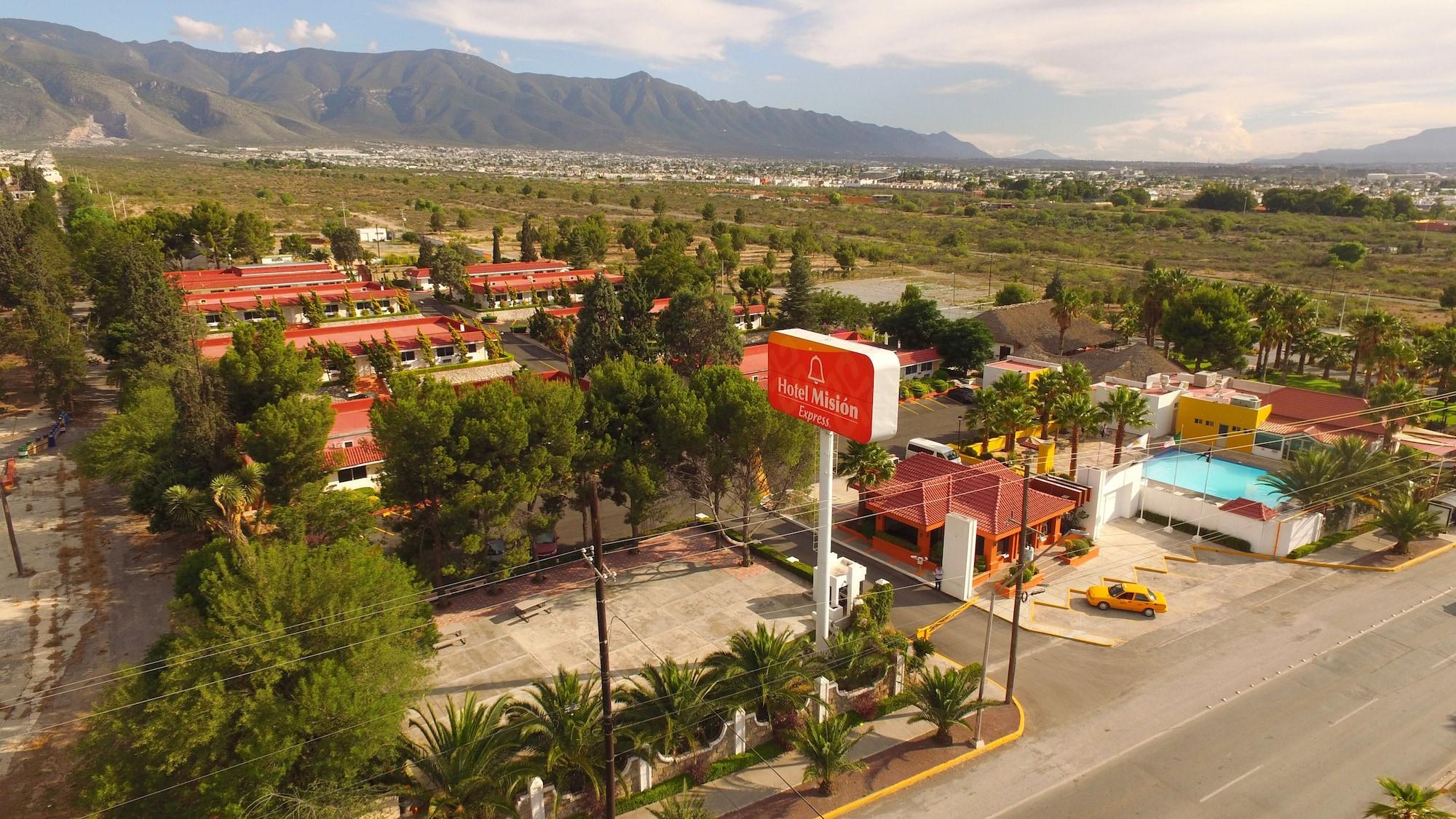 Mision Express Saltillo Exterior photo