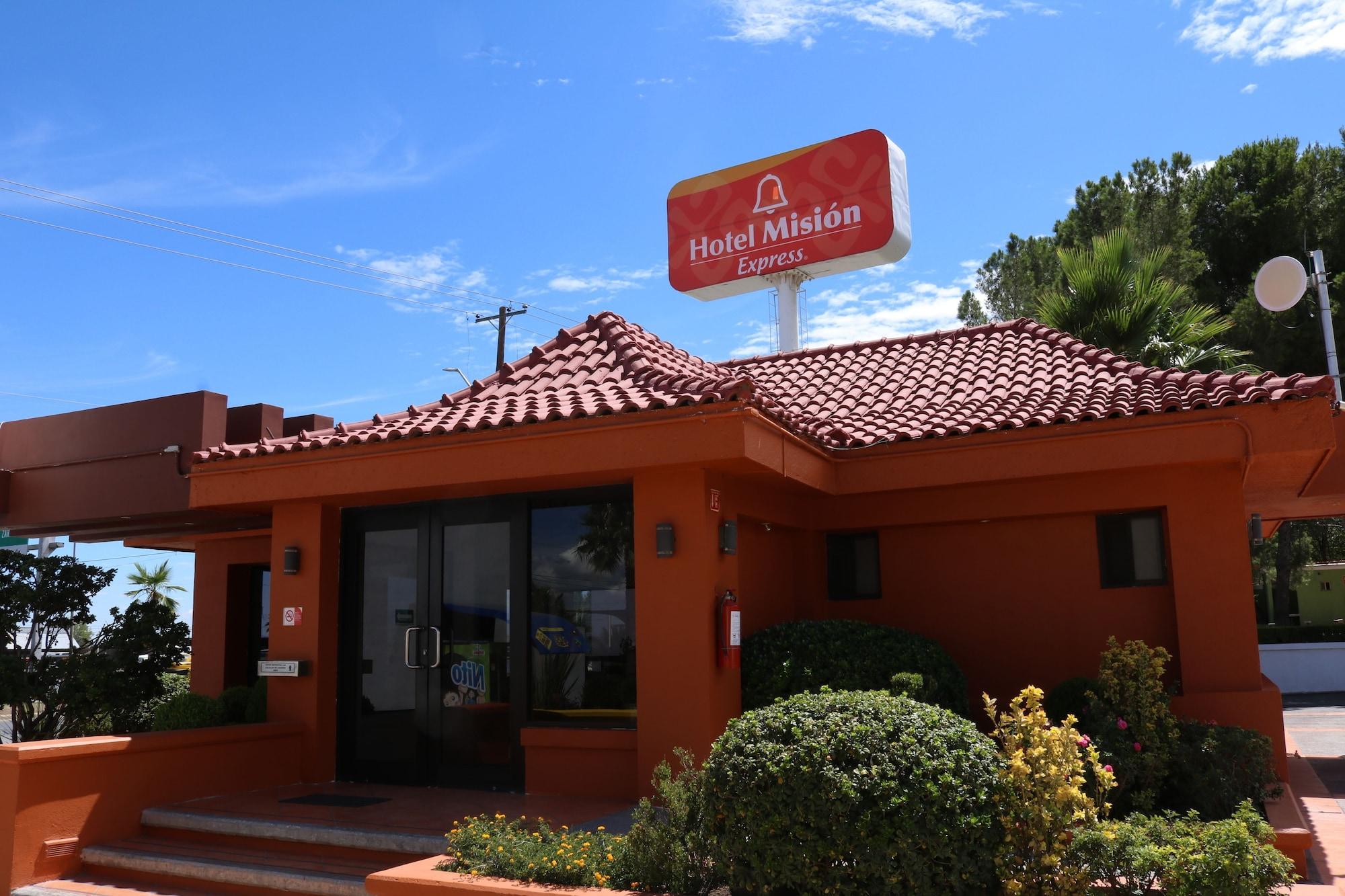 Mision Express Saltillo Exterior photo