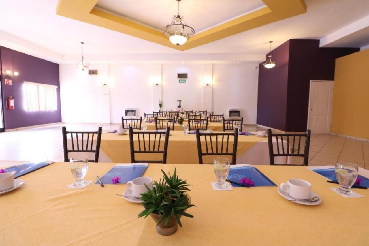 Mision Express Saltillo Exterior photo